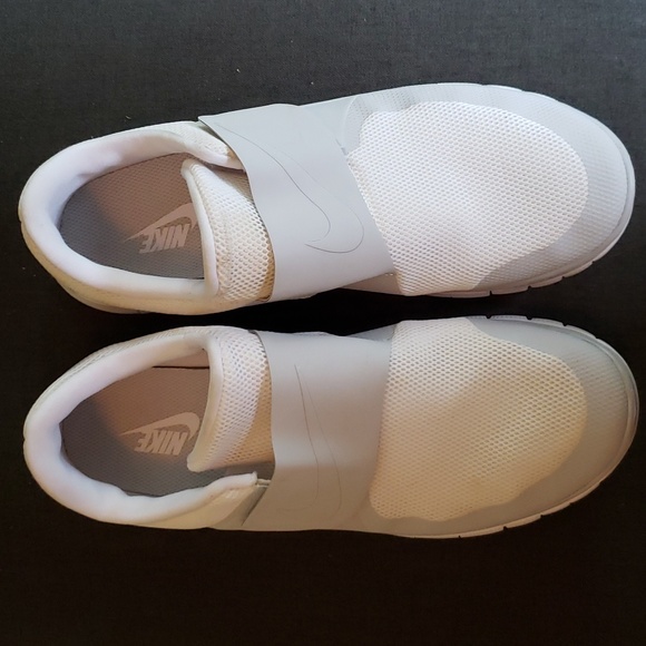 Nike Free 3.0 White & gray velcro.   Size 10. Pre-owned.   good condition - Picture 2 of 9